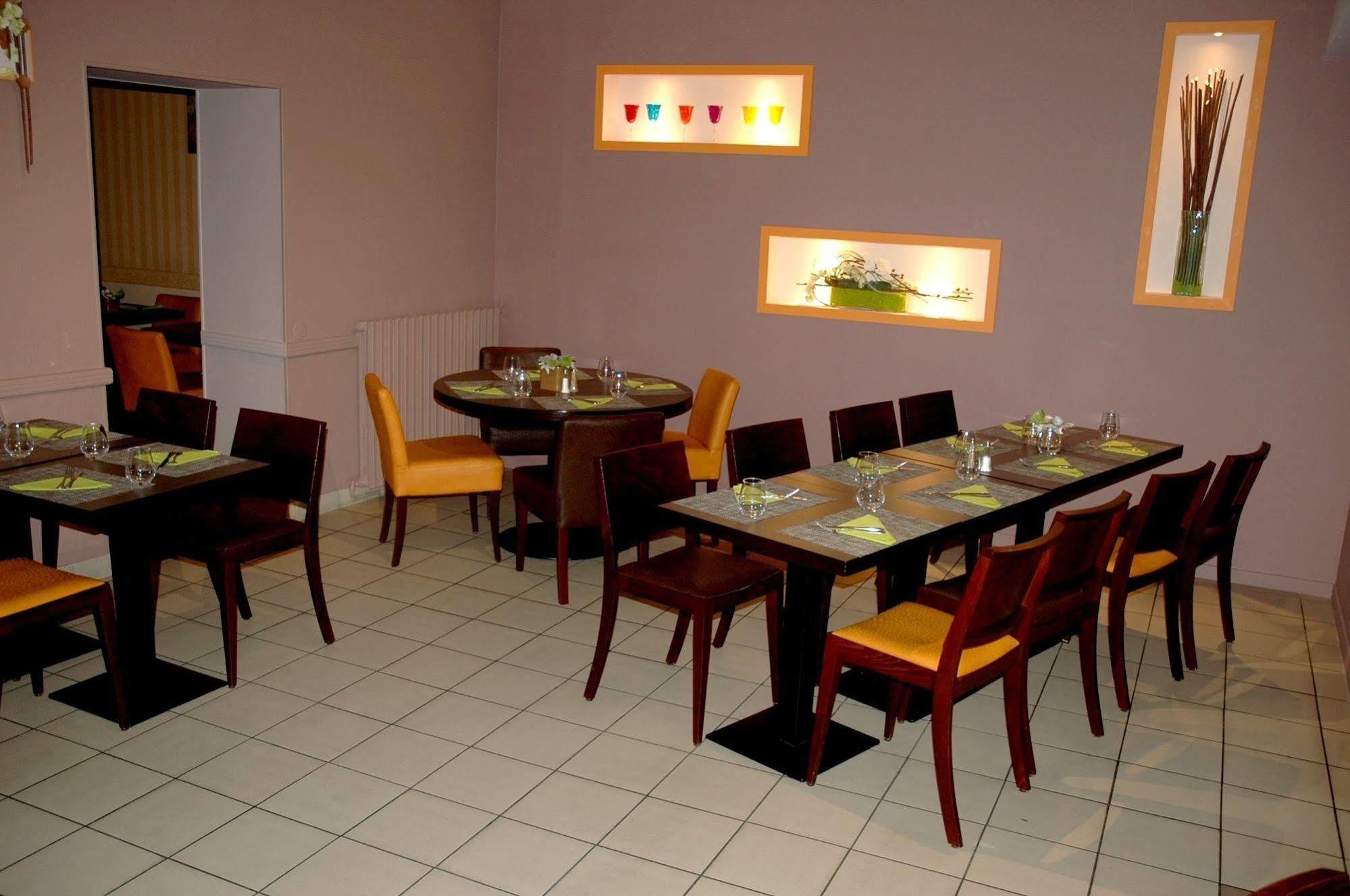 Logis Hotel Le Chene Vert Savenay Esterno foto