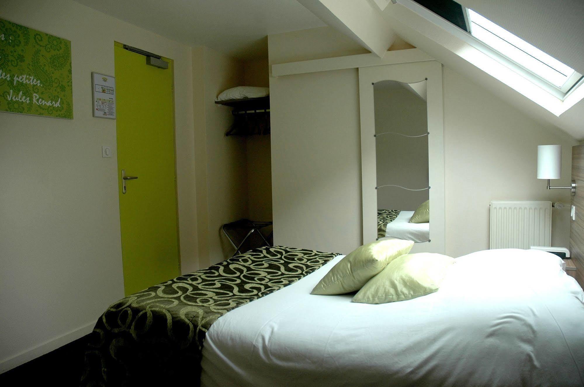 Logis Hotel Le Chene Vert Savenay Esterno foto