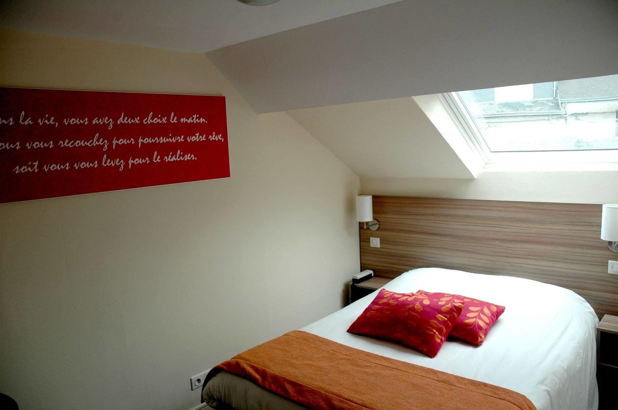 Logis Hotel Le Chene Vert Savenay Esterno foto